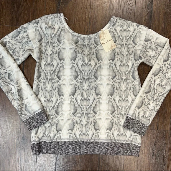 🆕 Thread & Hem soft snake print top SZ LG - Picture 1 of 5